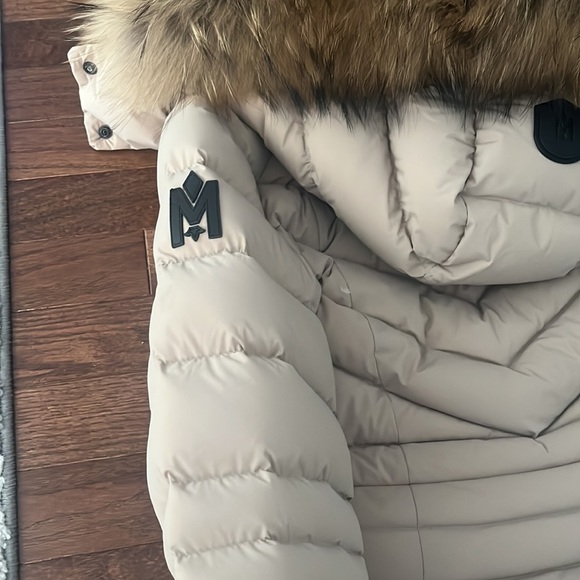 Gorgeous Patsy Mackage. Removable fur trim on hood. Light tan color. Size small. - Picture 4 of 9